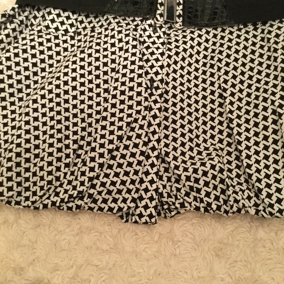 Black and White belted Top - Picture 4 of 8